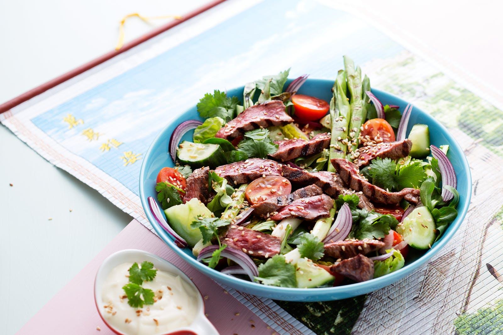 Vào bếp với món Salad bò kiểu Thái lạ miệng